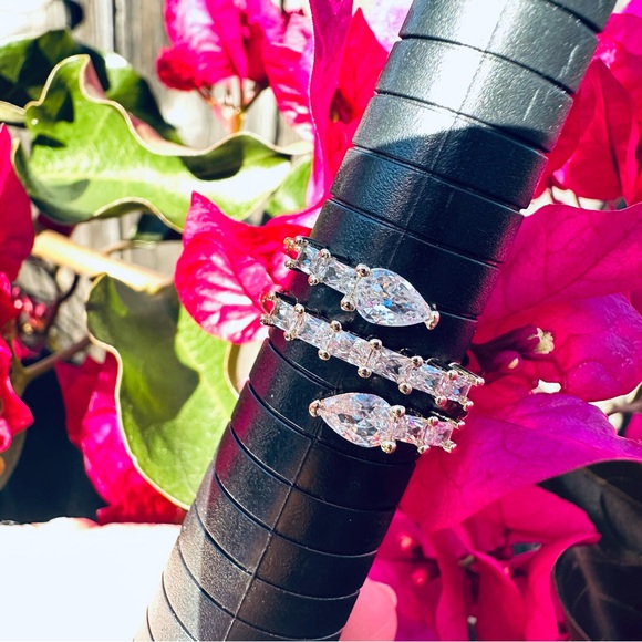 Pretty Bird Ring, size 8, 18K Gold Plated with Crystal CZ, Serpentine NEW - Picture 9 of 10